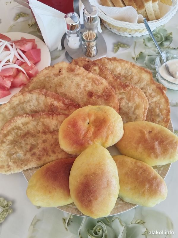 Домашние чебуреки и пирожки